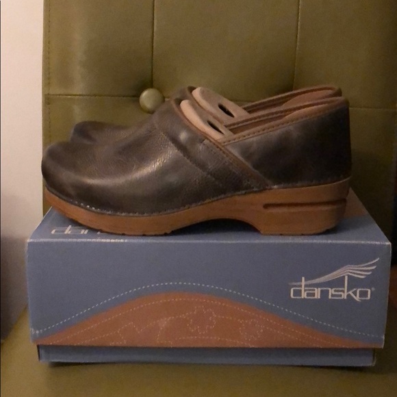 Dansko Shoes - NWT! Dansko Professional Clog, Size 41, Stone Gray